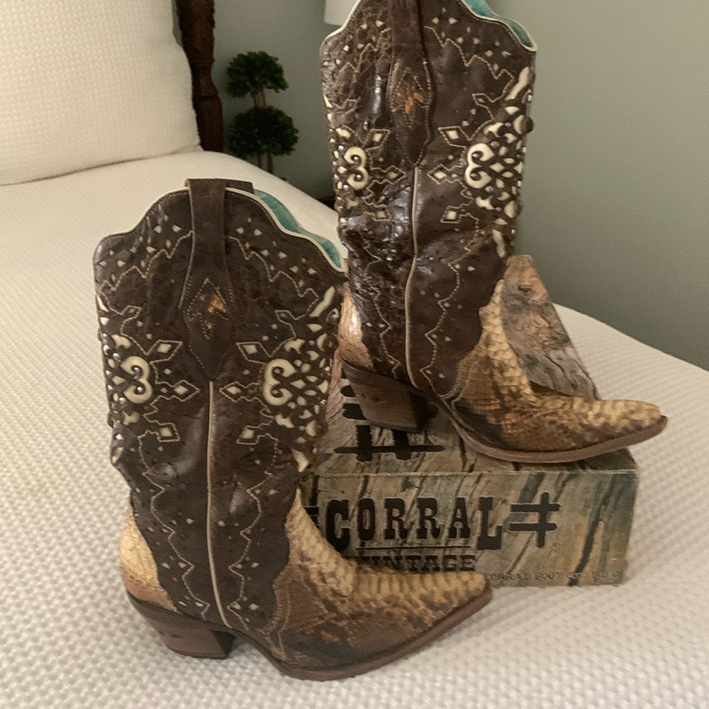 CORRAL VINTAGE WESTERN SNAKESKIN BOOTS